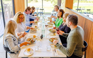 From Melbourne: Yarra Valley Wine Tour with 4 Wineries Visits and Gourmet Lunch at Balgownie Estate