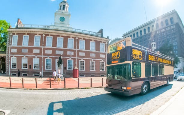 Big Bus tour in front of Independence Hall, Philadelphia.