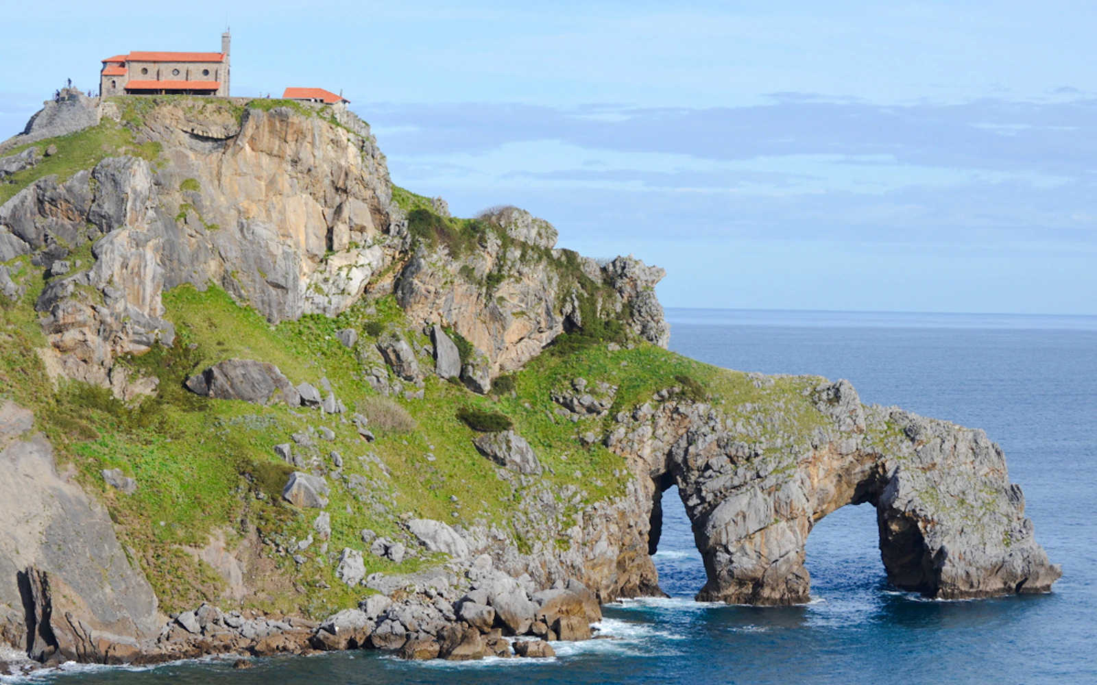 From San Sebastian: Gaztelugatxe (Dragonstone) and Guernica Day Trip (Product 56442)