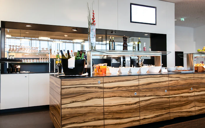 SKY Lounge buffet area with drinks and snacks at Vienna Airport Terminal 3.