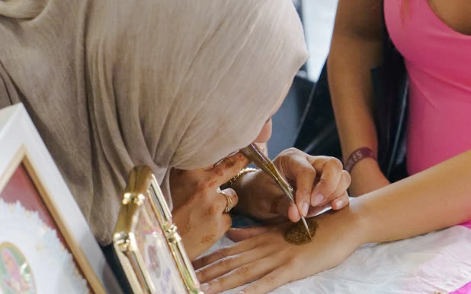 Essaouira Traditional Henna Workshop with Local Artist (Product 56172)