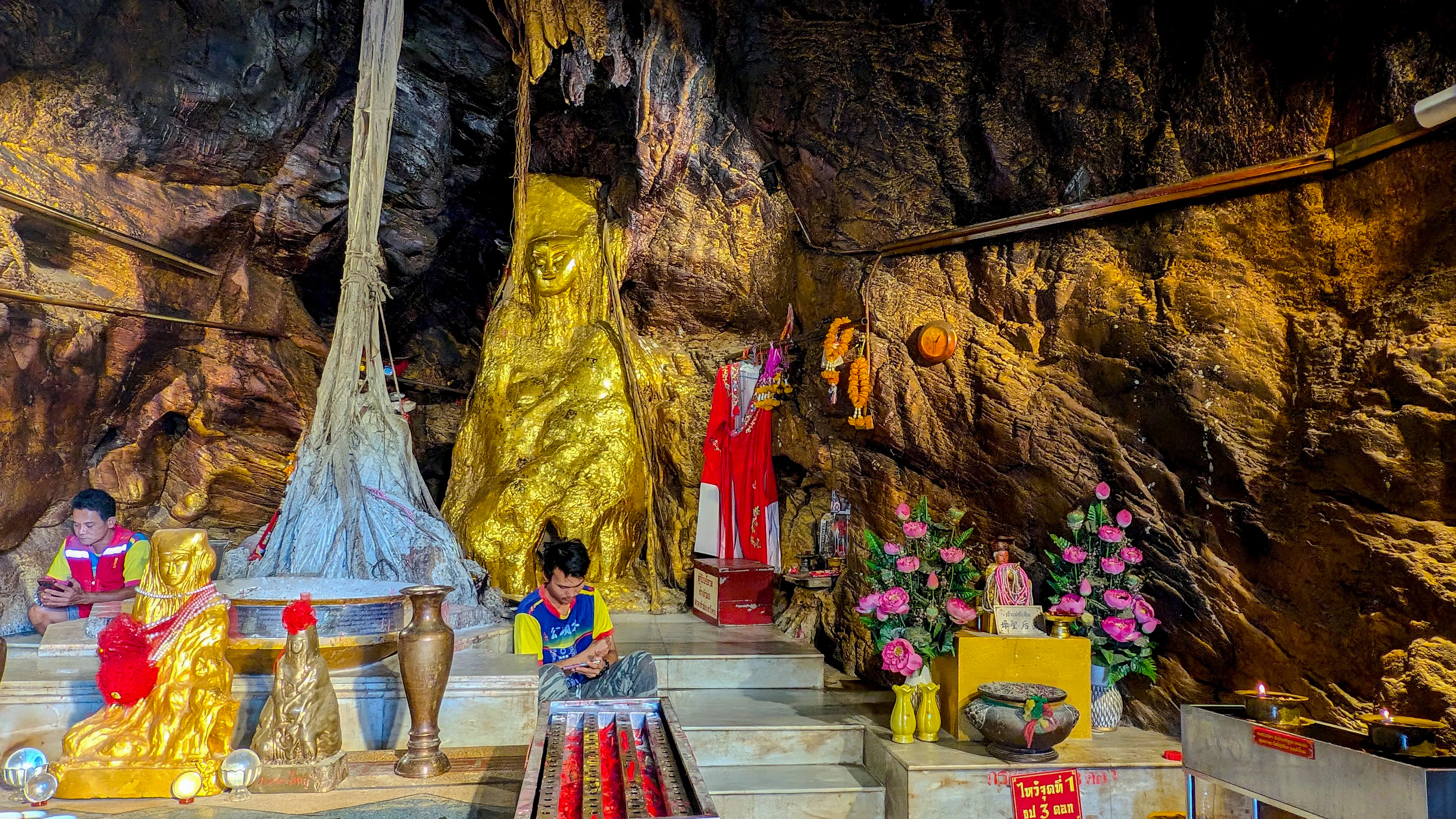 von bangkok oder pattaya aus: tagesausflug zur insel koh sichang mit hoteltransfers und privater tuk-tuk-tour-18