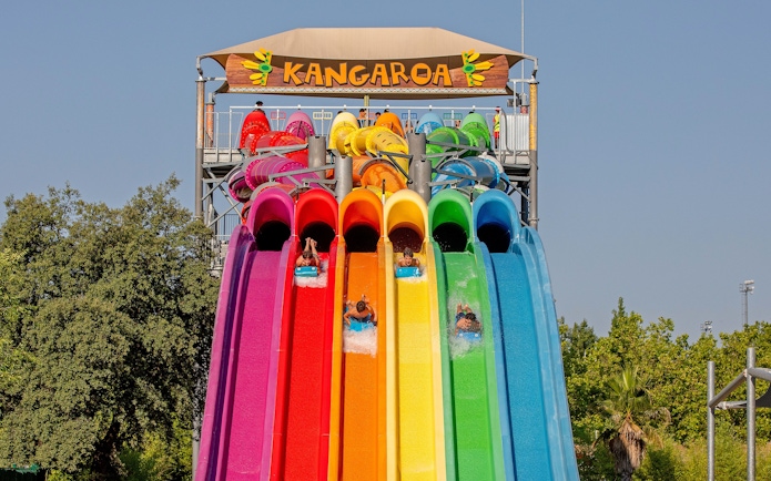 Kangaroa slide with colorful lanes at Aquopolis Villanueva de la Cañada.