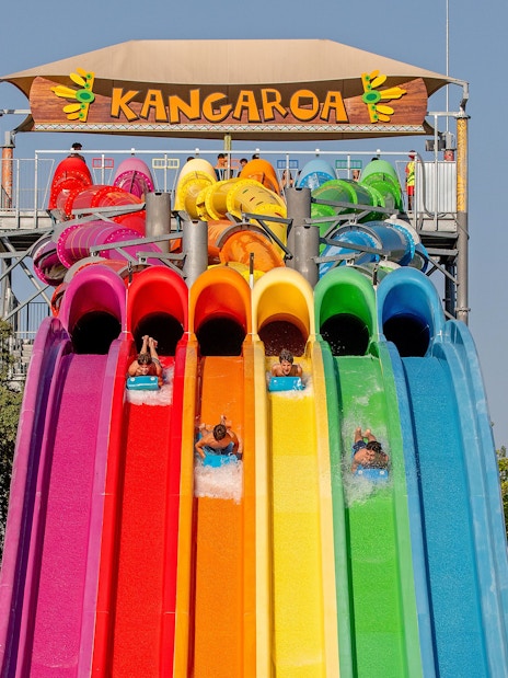Kangaroa slide with colorful lanes at Aquopolis Villanueva de la Cañada.