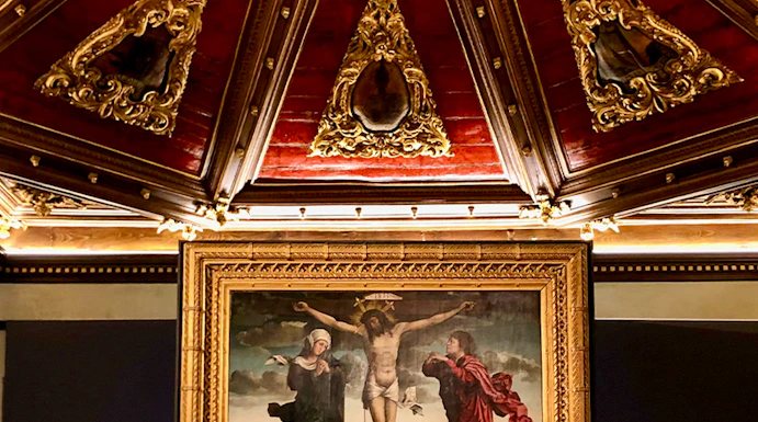 Crucifixion painting and ornate ceiling at Museu da Misericórdia do Porto.