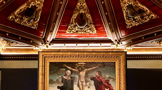 Crucifixion painting and ornate ceiling at Museu da Misericórdia do Porto.