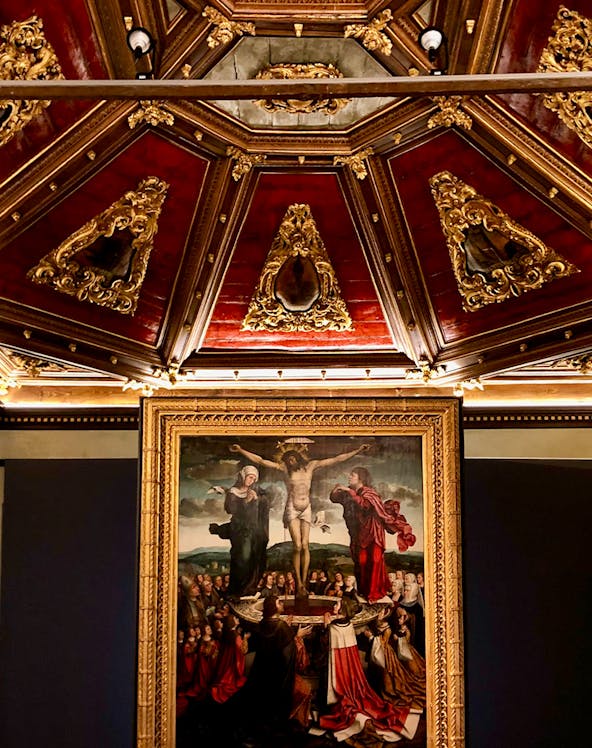 Crucifixion painting and ornate ceiling at Museu da Misericórdia do Porto.