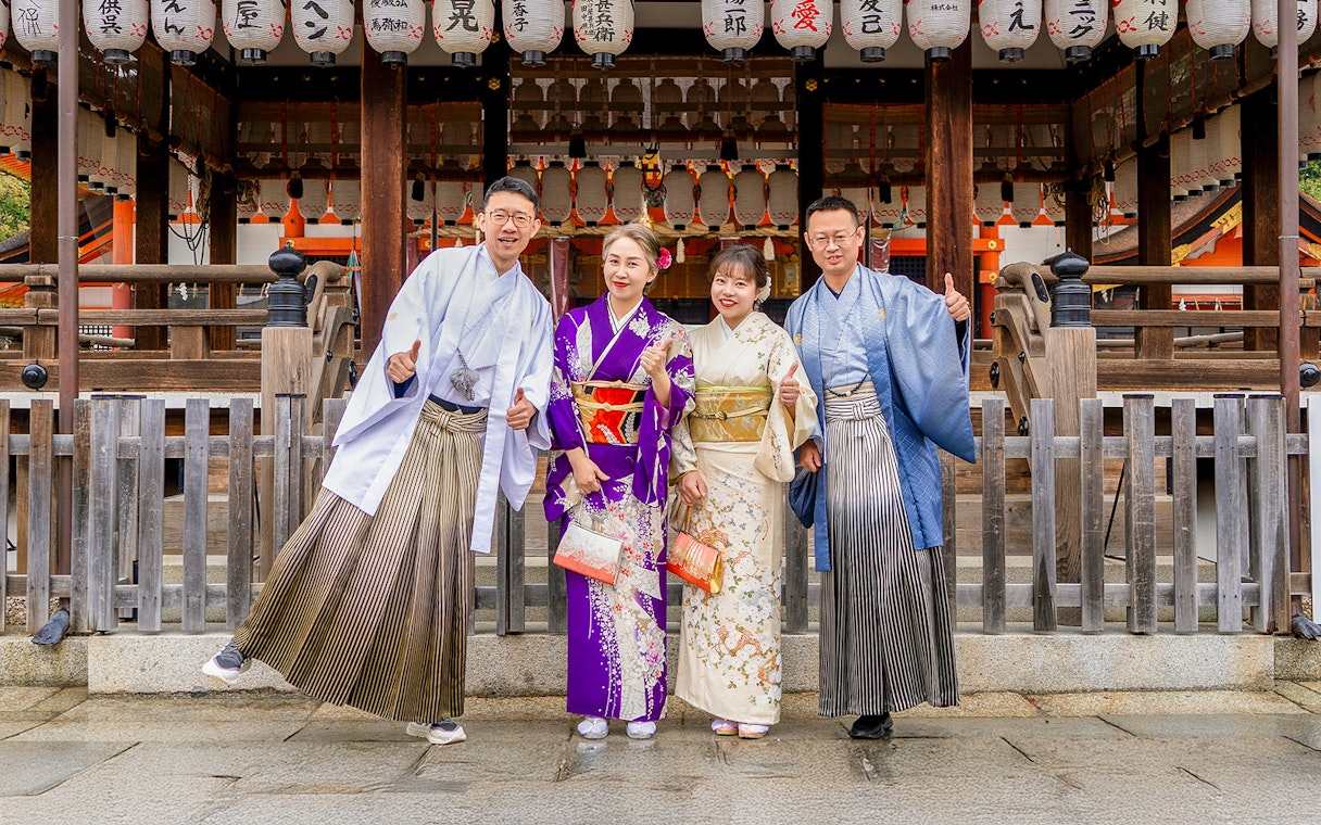 Group wearing kimonos in front of a Kyoto shrine.