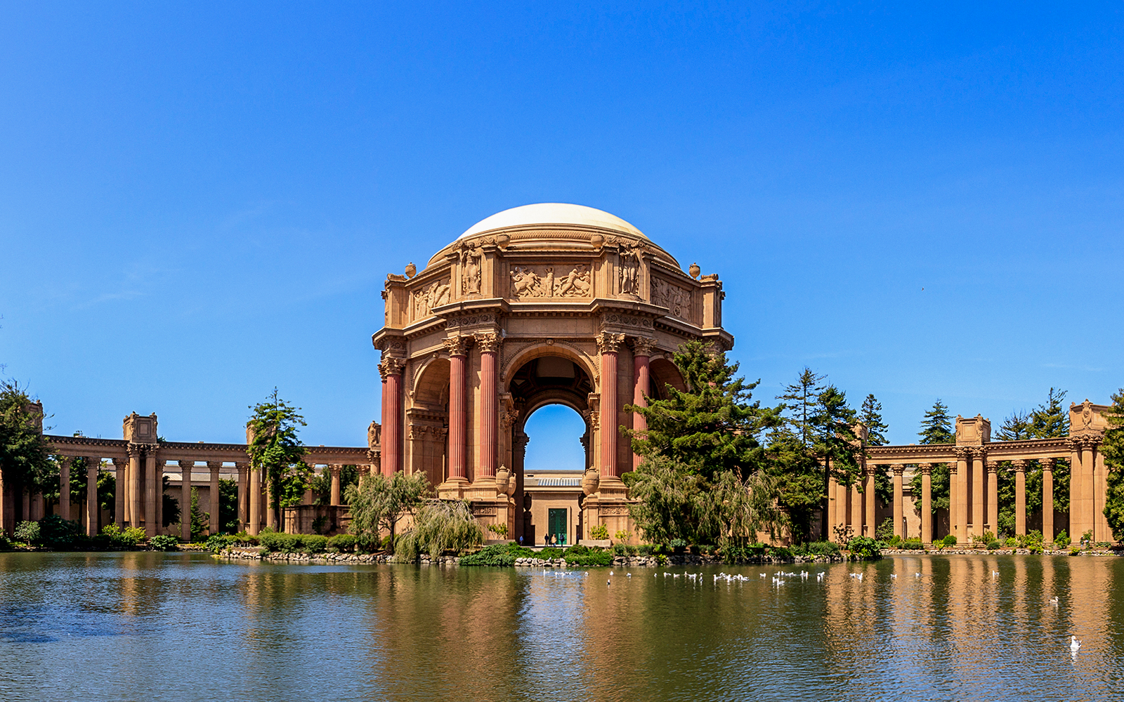 Palace of Fine Arts in San Francisco with reflection in the lagoon.