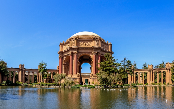 Palace of Fine Arts in San Francisco with reflection in the lagoon.