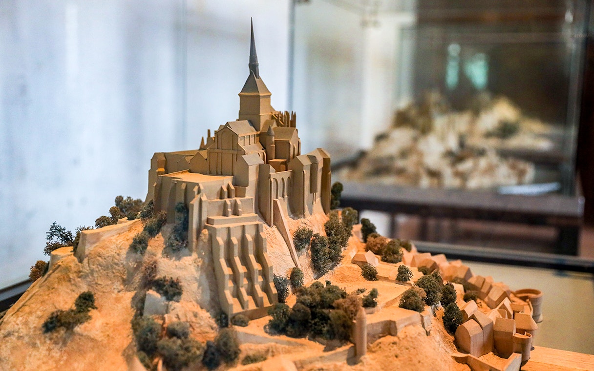 Model of Mont Saint-Michel, showcasing its architecture and landscape.