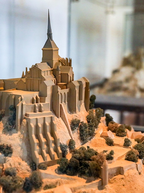Model of Mont Saint-Michel, showcasing its architecture and landscape.