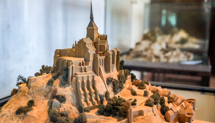 mont saint michel fortification