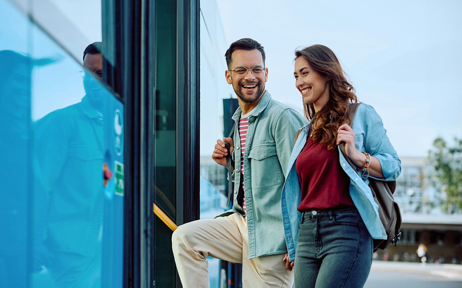 Couple boarding Aerobus in Barcelona city center for airport transfer.