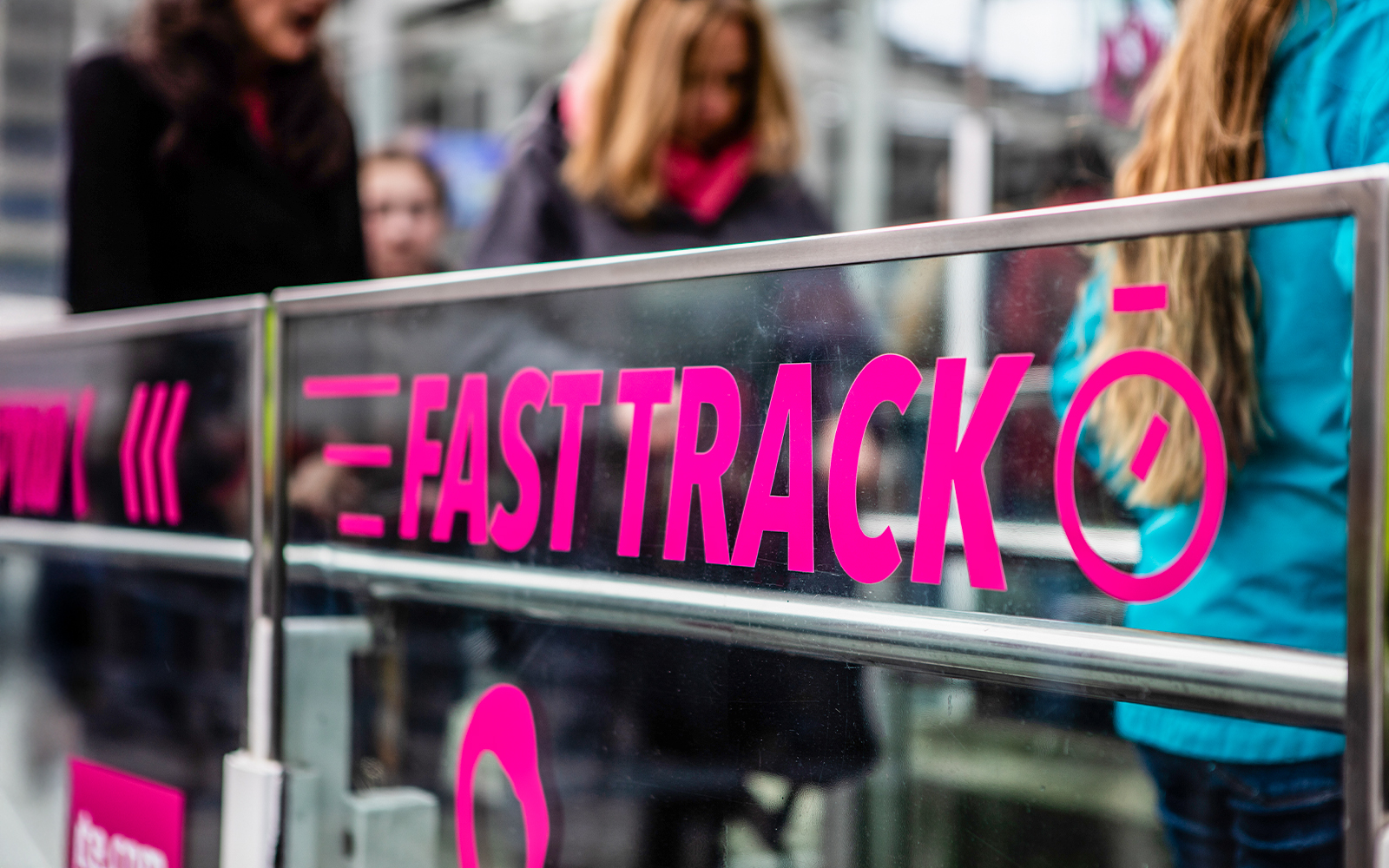 Fast track entrance for London Eye tickets with people in line.