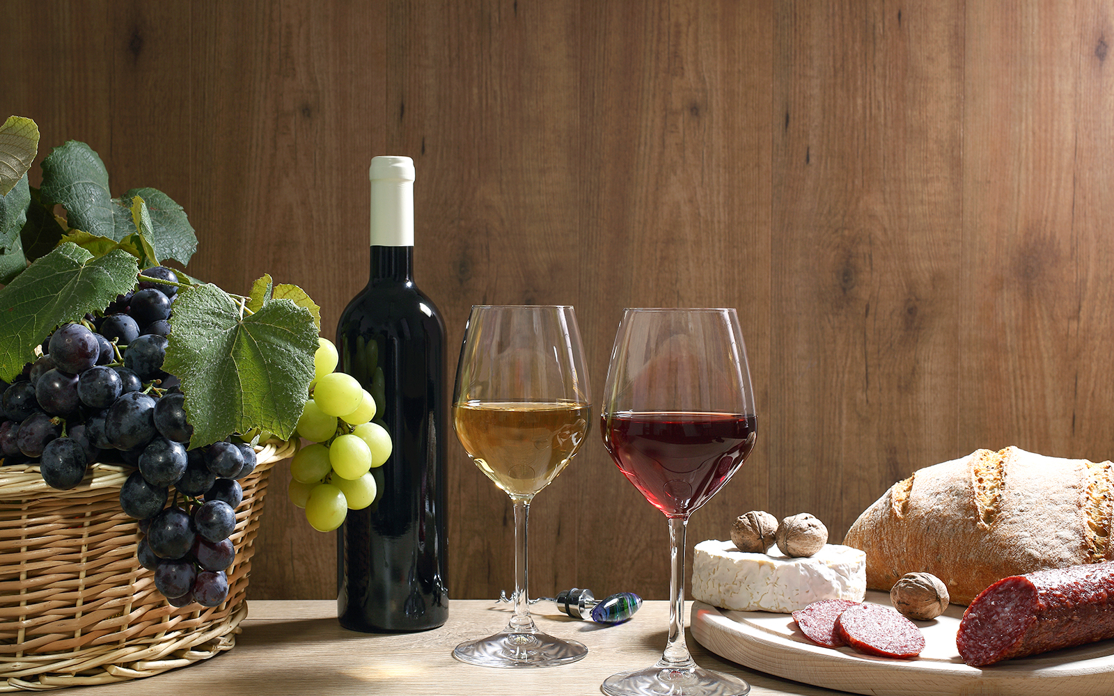 Wine and bread basket