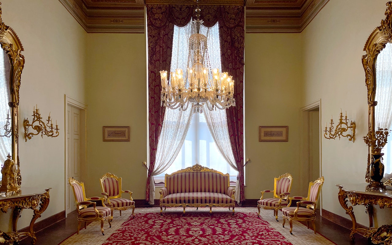 Combo: Palazzo Dolmabahçe & Harem Salta la Fila con audioguida + Crociera con cena sul Bosforo con spettacolo turco — 7