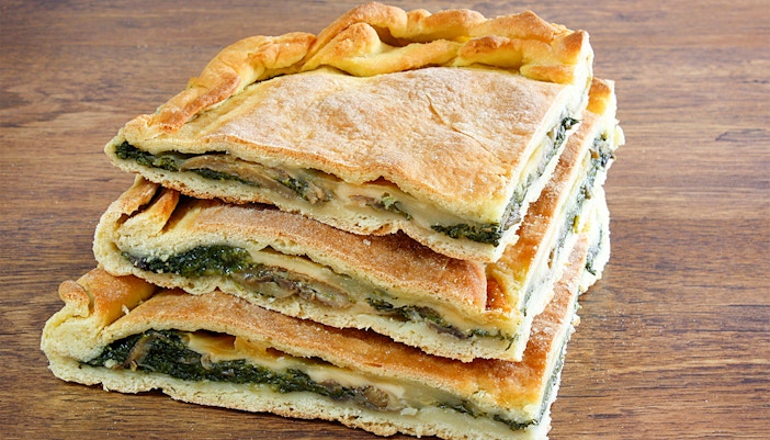 Tourists enjoying the Florence Hop-on Hop-off tours at All'Antico Vinaio, showcasing the vibrant city life and unique Italian architecture