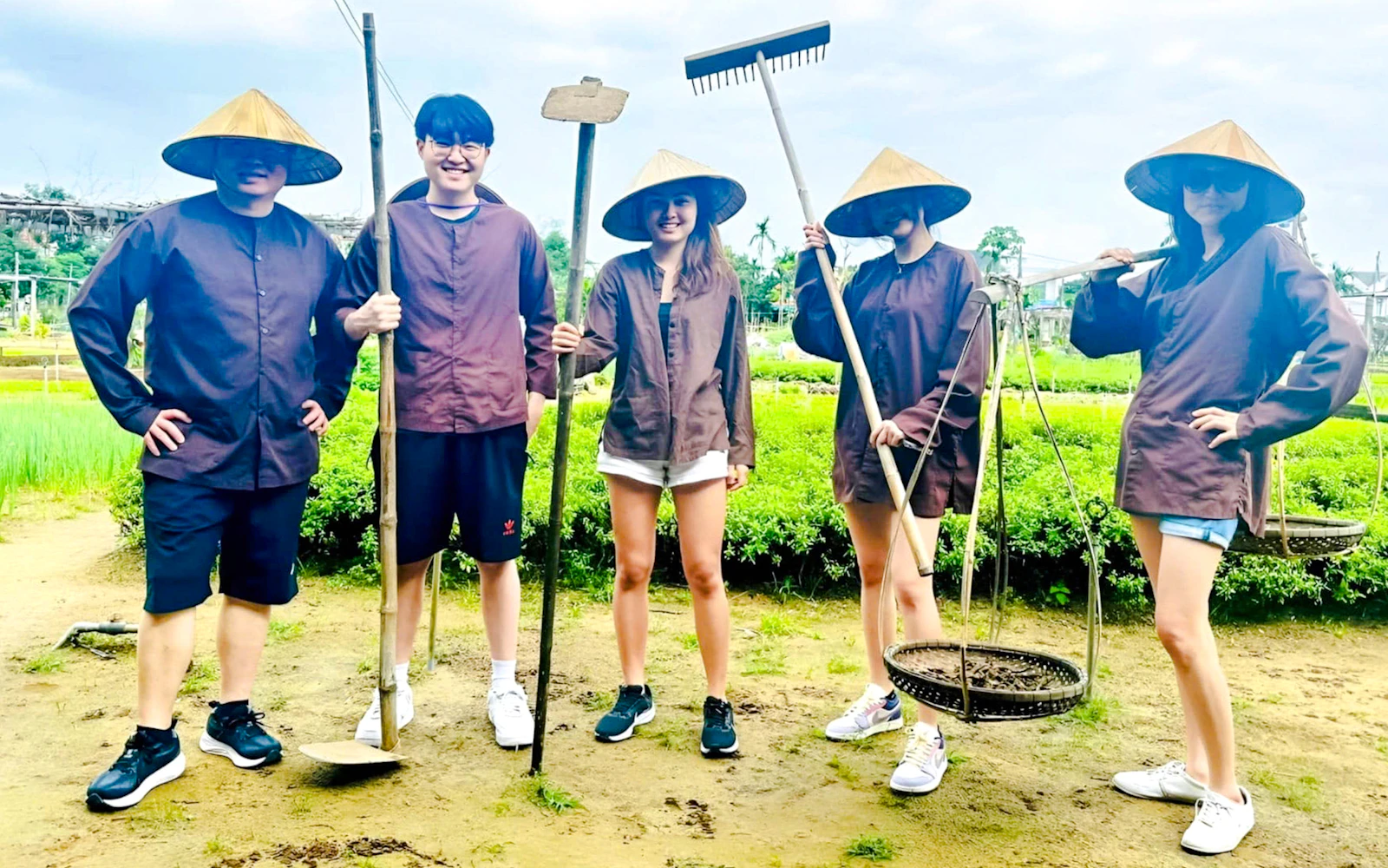 Hoi An Countryside Bicycle Tour with Tra Que Vegetable Village Farming Experience and Lunch Image 3