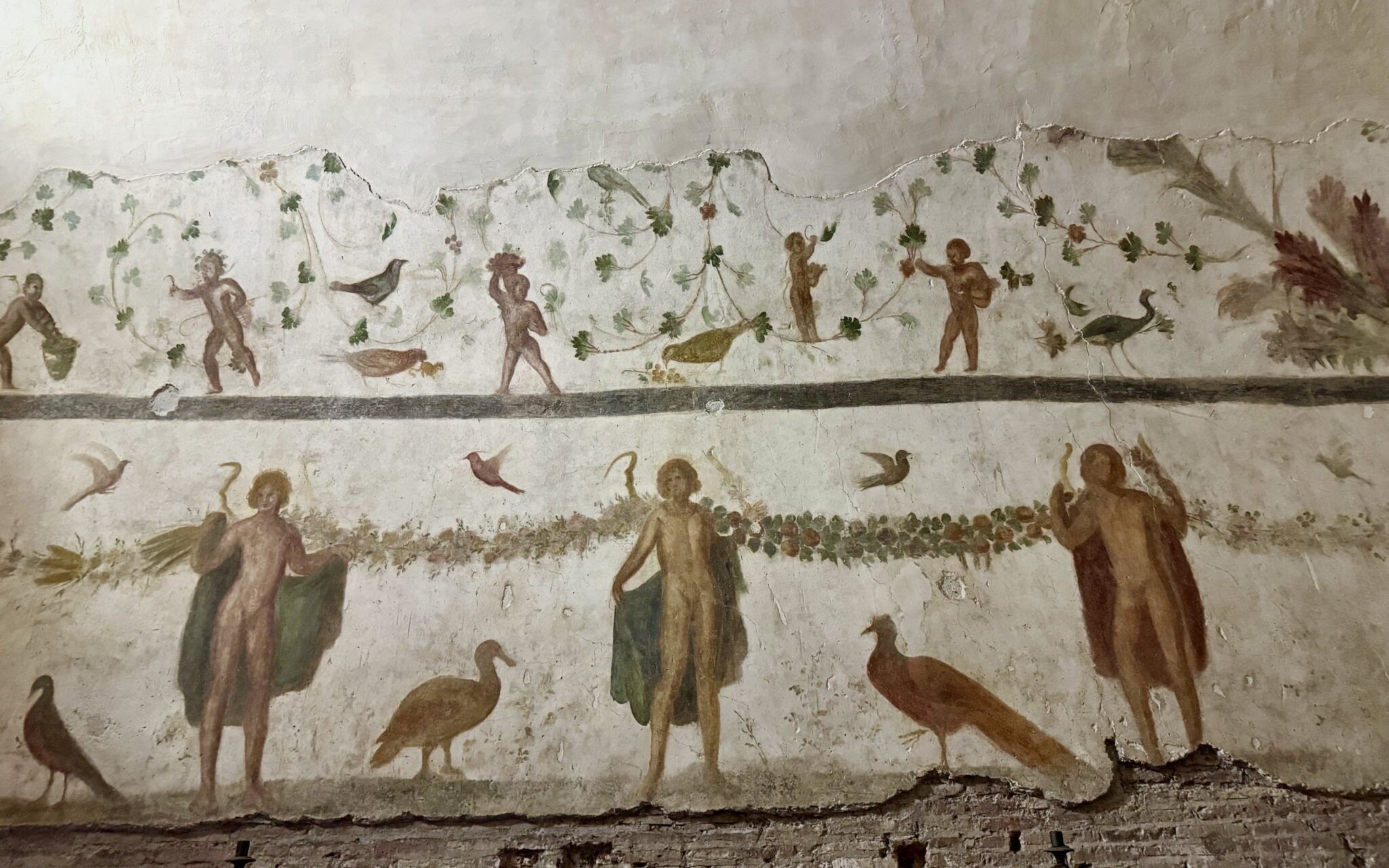 Fresco of figures and birds from Roman Houses of the Celio Hill Underground.