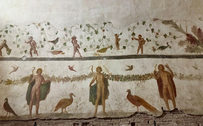 Fresco of figures and birds from Roman Houses of the Celio Hill Underground.