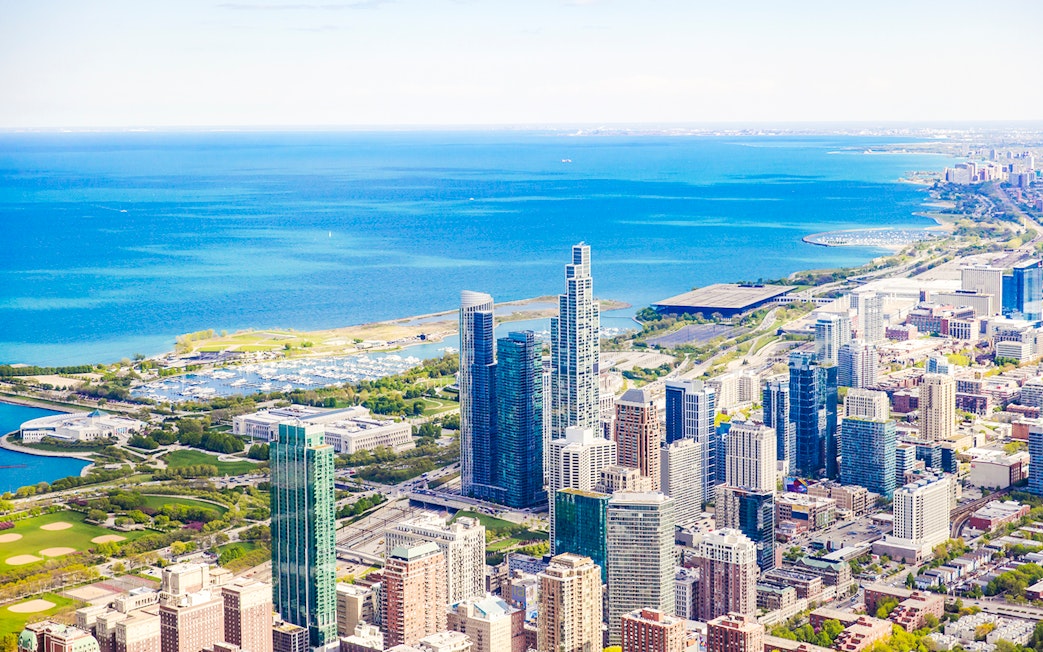View of Chicago skyline and Lake Michigan from Skydeck at Willis Tower.