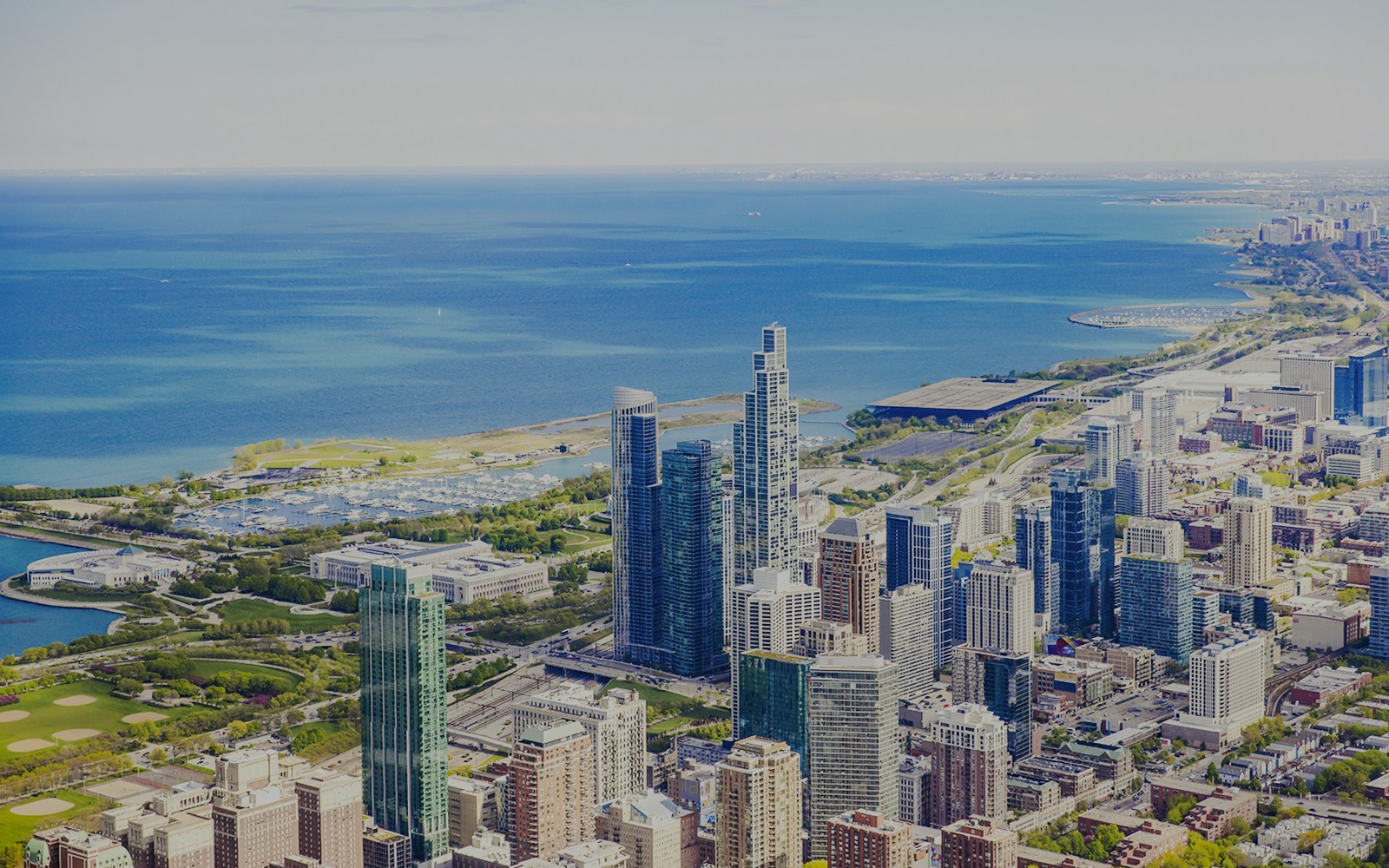 Chicago skyline with Willis Tower and Lake Michigan in the background, Illinois, USA.