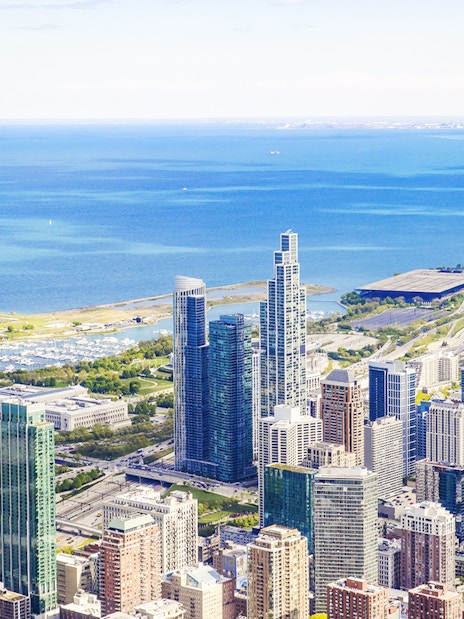 View of Chicago skyline and Lake Michigan from Skydeck at Willis Tower.