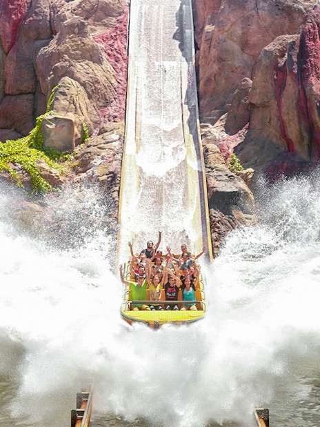 Tutuki Splash ride at PortAventura with people experiencing a water splash.