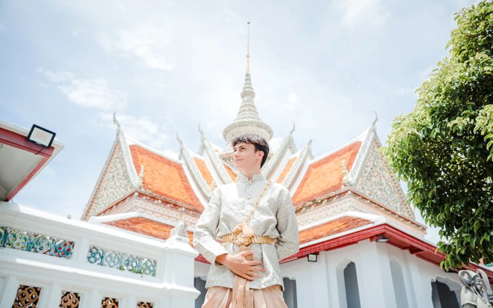 Bangkok: Private Thai Costume Photoshoot at Wat Arun with Professional Photographer (Product 54826)