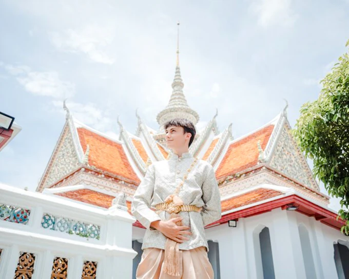 Bangkok: Private Thai Costume Photoshoot at Wat Arun with Professional Photographer (Product 54826)