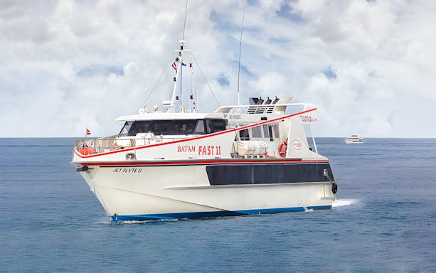 Batam Fast Ferry sailing from Tanah Merah to Tanjung Pengelih across open sea.
