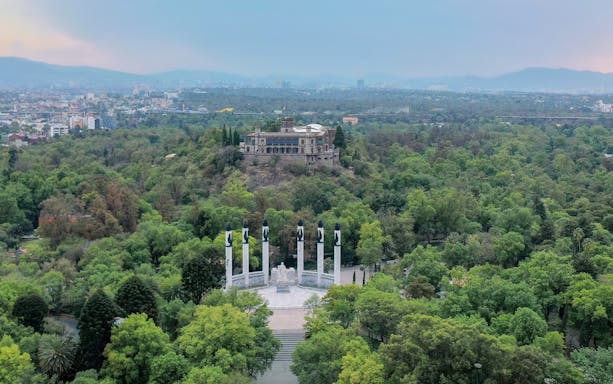 Chapultepec Castle and Monumento a los Niños Héroes in Chapultepec Park, Mexico City.