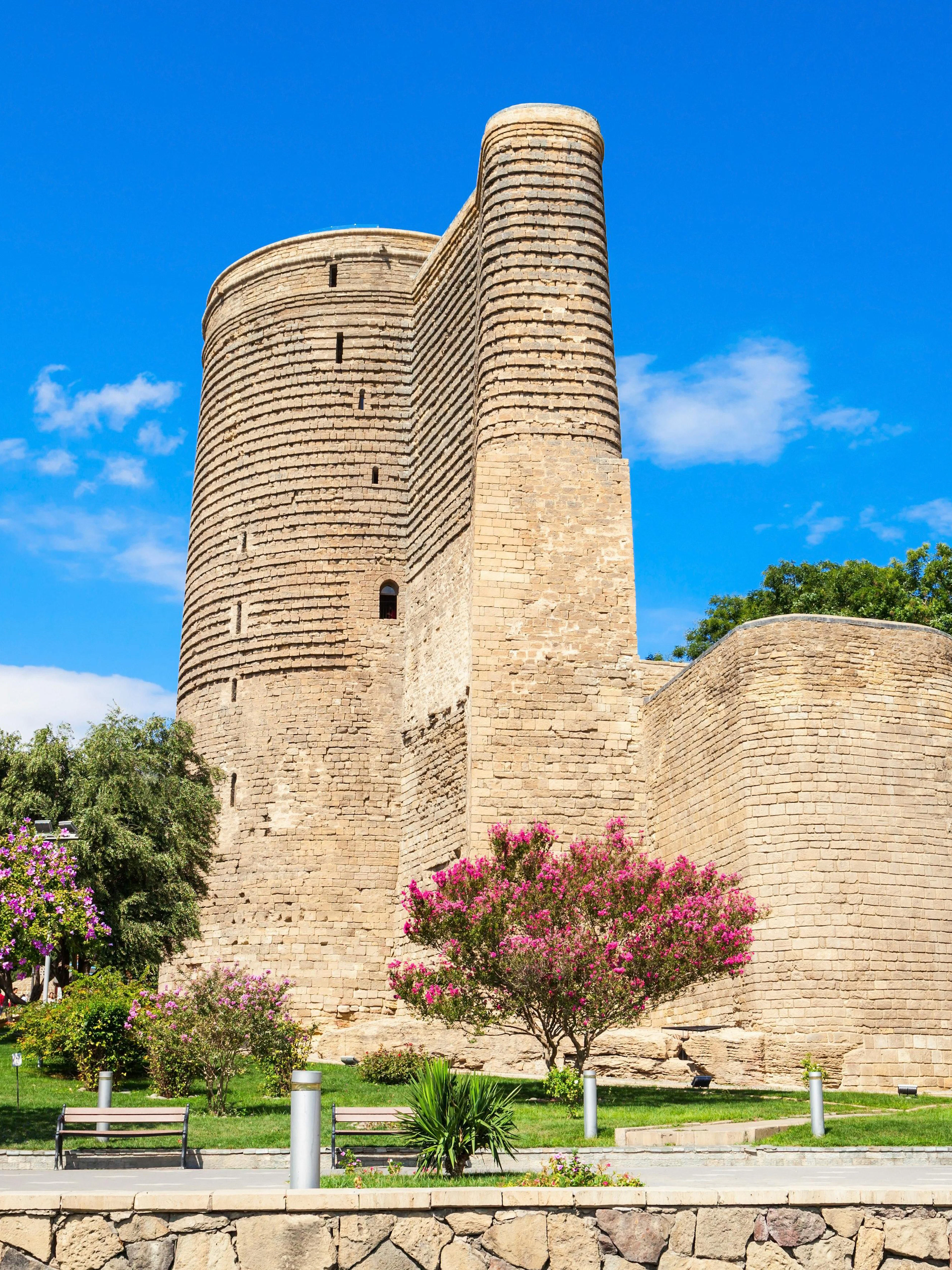 vieille ville de bakou : billets pour la tour de léandre (giz galasi)-1