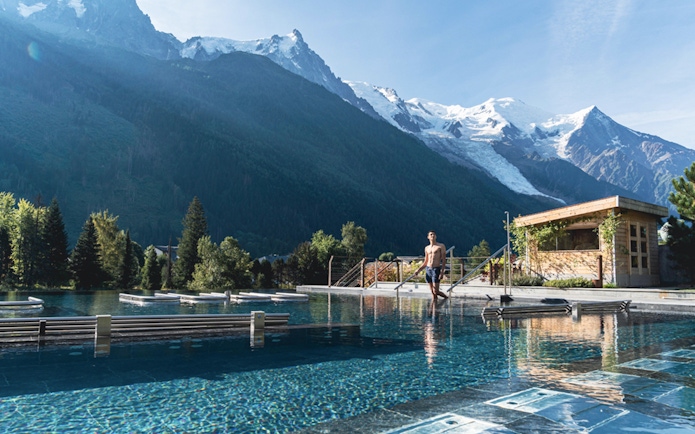 Outdoor pool at QC Terme Chamonix with Mont Blanc view.