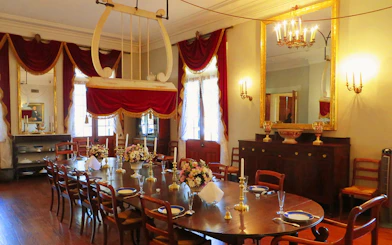 Dining room at Oak Alley Plantation with elegant table setting, New Orleans tour.
