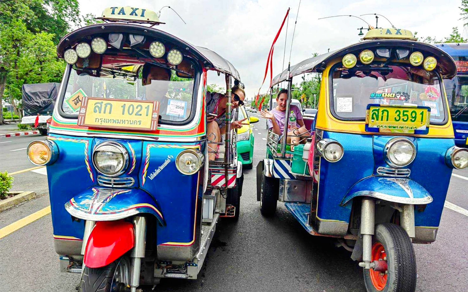 Bangkok Guided Tuk-Tuk Royal Temples Tour with Thai Costume Image 2