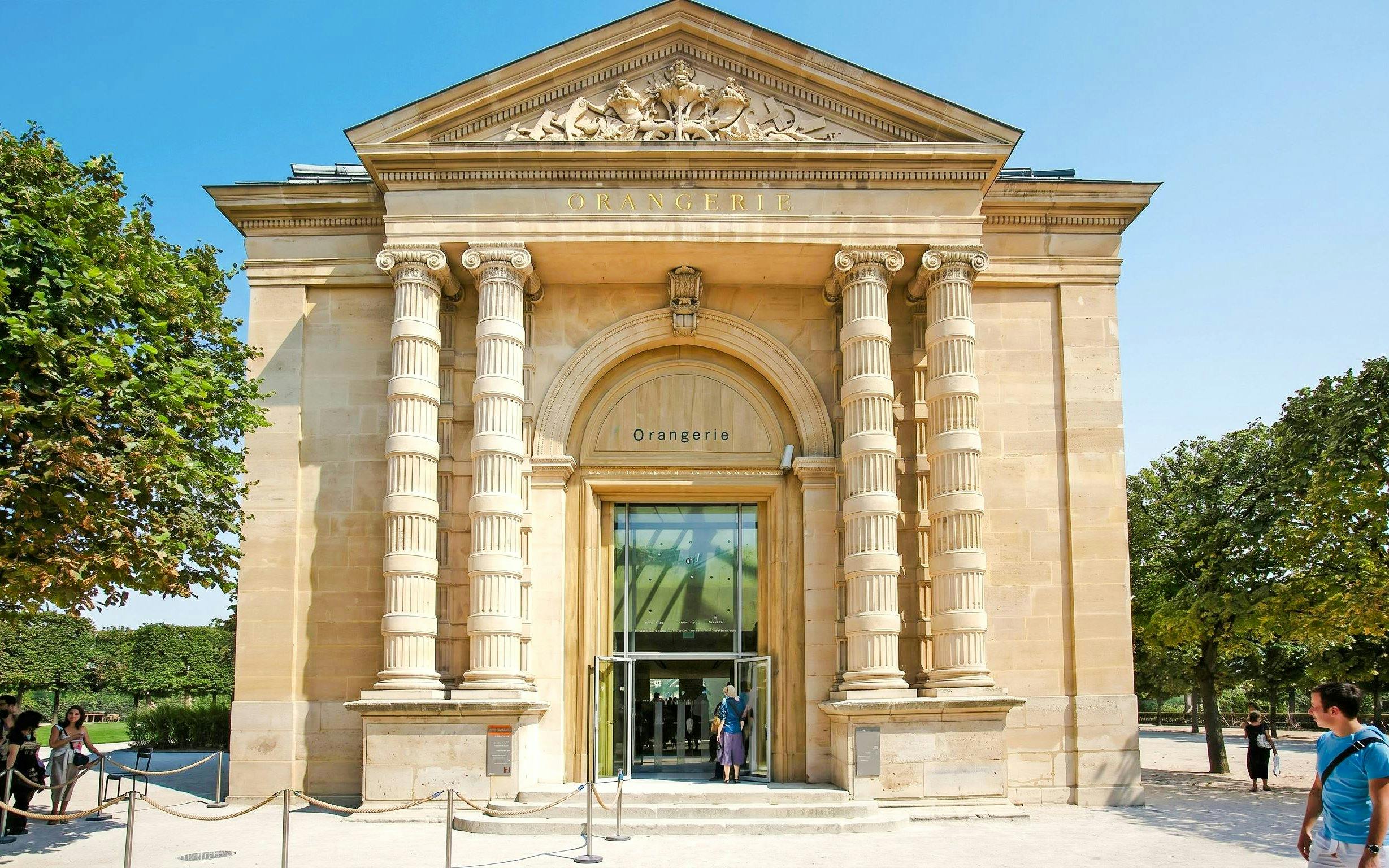 Musée de l’Orangerie entrance with neoclassical columns in Paris.