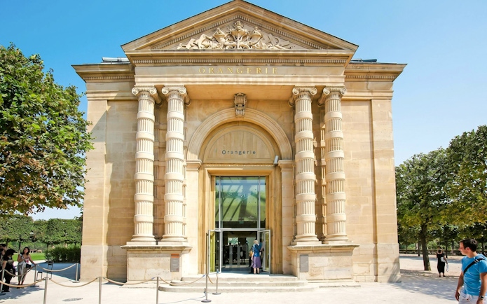 Musée de l’Orangerie entrance with neoclassical columns in Paris.