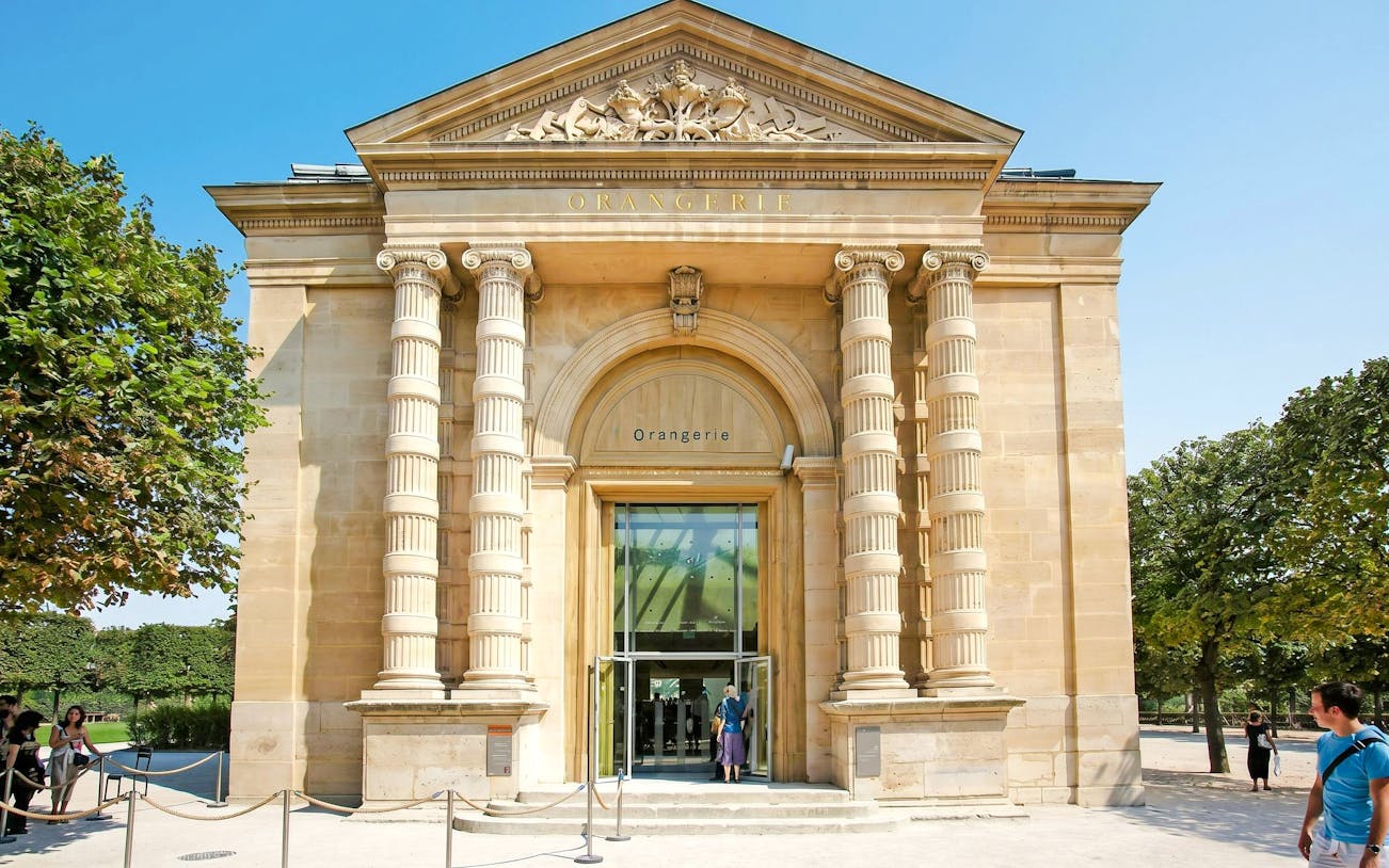 Musée de l’Orangerie entrance with neoclassical columns in Paris.