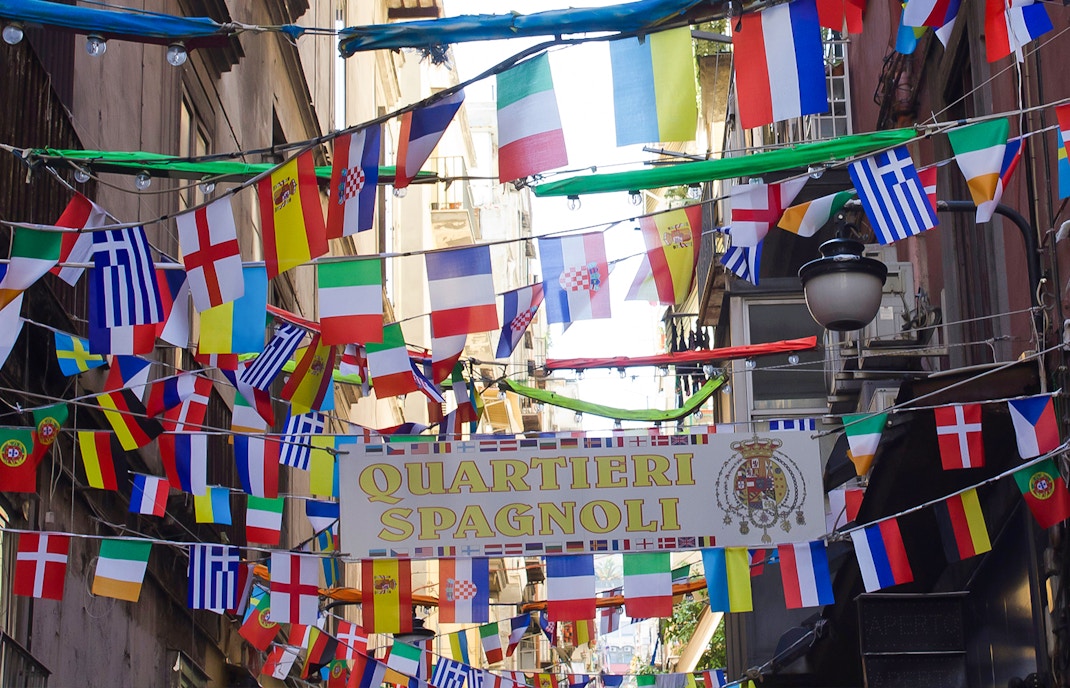 Maradona Tours in Naples - Quartieri Spagnoli