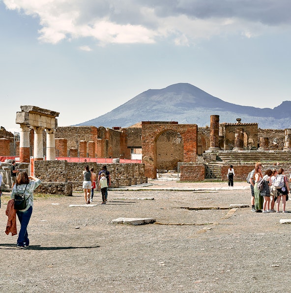 History of Pompeii before and after Mount Vesuvius erupted