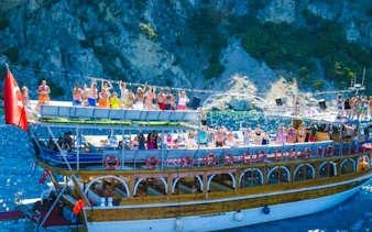 båttur langs marmaris-kysten med svømmestopp, ubegrenset drikke og grilllunsj-1