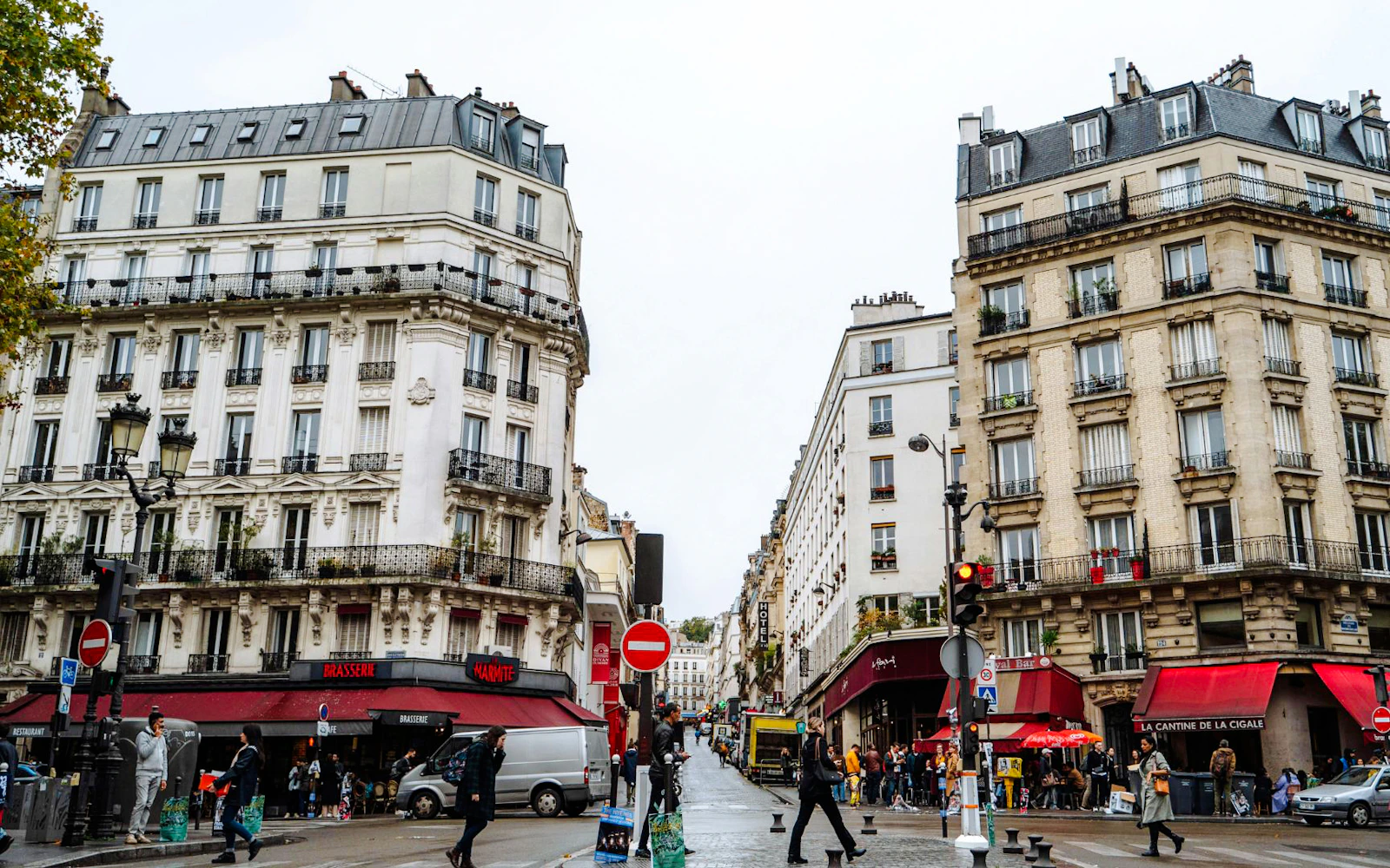 Paris Private Chauffeured Shopping Experience with Pickup and Drop-off Image 3