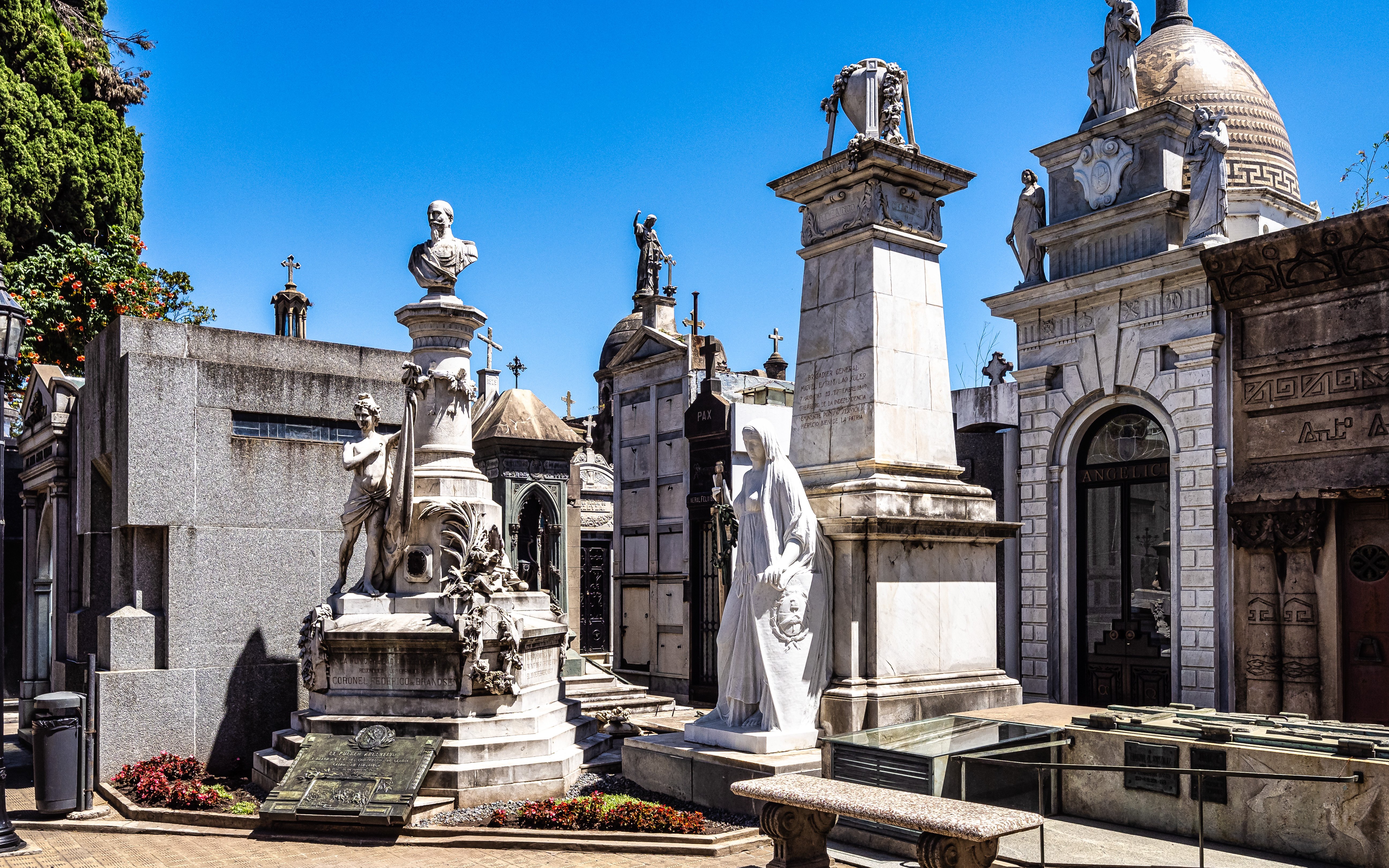 wycieczka po cmentarzu recoleta-3