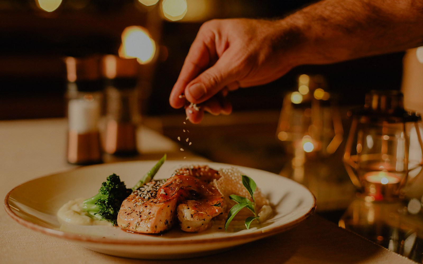 Overnight Dubai Desert Safari -Desert dinner