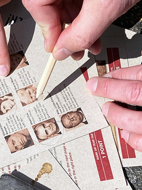 Participants solving clues for Mystery Hunt at Amalienborg Palace.
