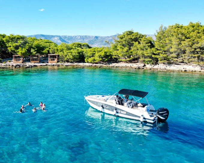 From Makarska: Blue Lagoon, Hvar & Brac Speedboat Tour