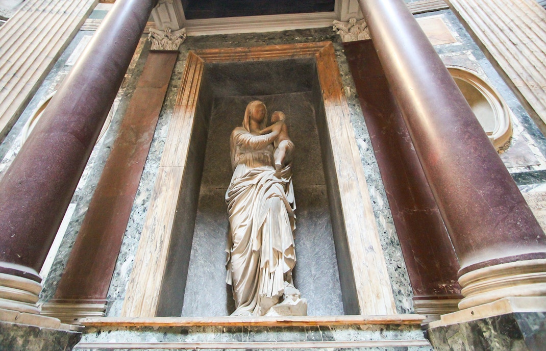 Rome Pantheon-Statues