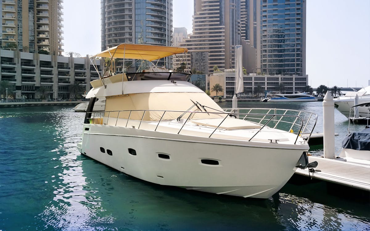 1-hour yacht cruise in dubai marina-3 1-hour yacht cruise in dubai marina-3